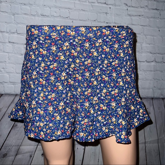 American Eagle Outfitters Pants - American Eagle Dark Blue, Yellow & Red Floral Shorts size S